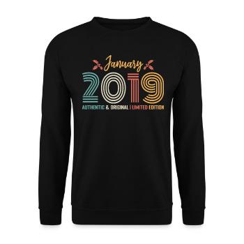 Januar 2019 Jubiläum Januar 2019 Retro - Unisex Pullover - Schwarz - Vorne - Alina (178cm) & Michal (187cm)
