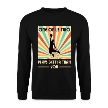 Einer Von Uns Beiden Spielt Besser Basketball - Unisex Pullover - Schwarz - Vorne - Alina (178cm) & Michal (187cm)
