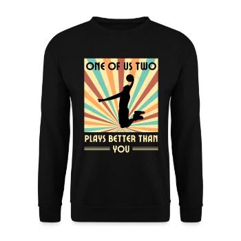 Einer Von Uns Beiden Spielt Besser Basketball - Unisex Pullover - Schwarz - Vorne - Alina (178cm) & Michal (187cm)