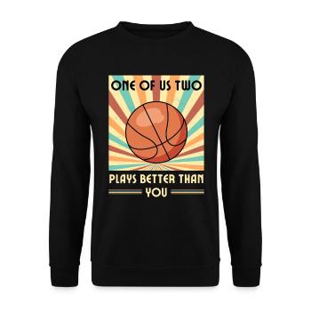 Einer Von Uns Beiden Spielt Besser Basketball - Unisex Pullover - Schwarz - Vorne - Alina (178cm) & Michal (187cm)