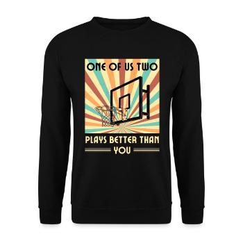 Einer Von Uns Beiden Spielt Besser Basketball - Unisex Pullover - Schwarz - Vorne - Alina (178cm) & Michal (187cm)