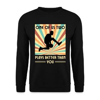 Einer Von Uns Beiden Spielt Besser Basketball - Unisex Pullover - Schwarz - Vorne - Alina (178cm) & Michal (187cm)