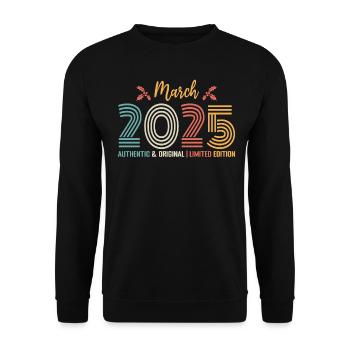 März 2025 Jubiläum März 2025 Retro - Unisex Pullover - Schwarz - Vorne - Alina (178cm) & Michal (187cm)