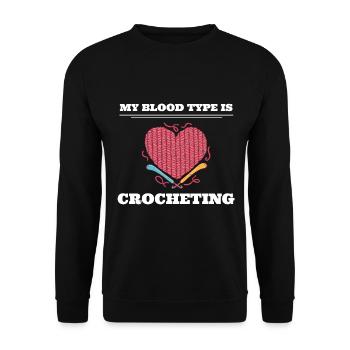 My Blood Type Is Crocheting Häkelkünstler - Unisex Pullover - Schwarz - Vorne - Alina (178cm) & Michal (187cm)