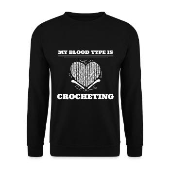 My Blood Type Is Crocheting Häkelkünstler - Unisex Pullover - Schwarz - Vorne - Alina (178cm) & Michal (187cm)