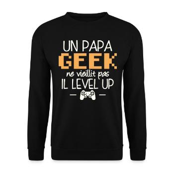 Un papa geek ne vieillit pas il level up - Sweat-shirt Unisexe - noir - Devant - Alina (178cm) & Michal (187cm)