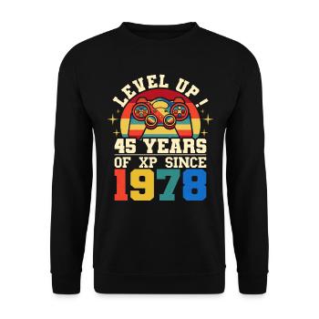 Level 45 1978 Birthday Gamer 45 years - Unisex Sweatshirt - black - Front - Alina (178cm) & Michal (187cm)