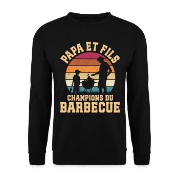Papa Et Fils Champions Du Barbecue Papa BBQ - Sweat-shirt Unisexe - noir - Devant - Alina (178cm) & Michal (187cm)