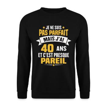 Humour cadeau Pas parfaite mais j'ai 40 ANS - Sweat-shirt Unisexe - noir - Devant - Alina (178cm) & Michal (187cm)