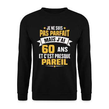Humour cadeau Pas parfaite mais j'ai 60 ANS - Sweat-shirt Unisexe - noir - Devant - Alina (178cm) & Michal (187cm)