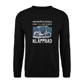 Unterschätze niemals eine Frau auf einem Klapprad - Unisex Pullover - Schwarz - Vorne - Alina (178cm) & Michal (187cm)