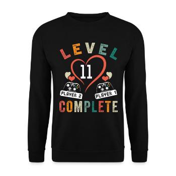 Stufe 11 Schließe 11. Jubiläum ab 11 Jahre Hochzeit - Unisex Pullover - Schwarz - Vorne - Alina (178cm) & Michal (187cm)