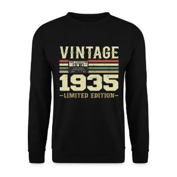Jahrgang 1935 Retro 1935 Geburtstagsgeschenk - Unisex Pullover - Schwarz - Vorne - Alina (178cm) & Michal (187cm)