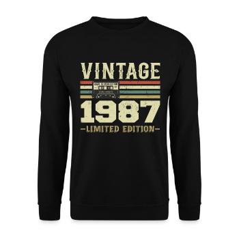 Vintage 1987 Retro 1987 Birthday Gift - Unisex Sweatshirt - black - Front - Alina (178cm) & Michal (187cm)