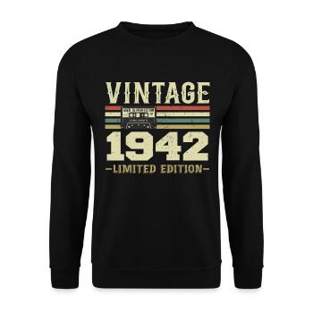 Jahrgang 1942 Retro 1942 Geburtstagsgeschenk - Unisex Pullover - Schwarz - Vorne - Alina (178cm) & Michal (187cm)