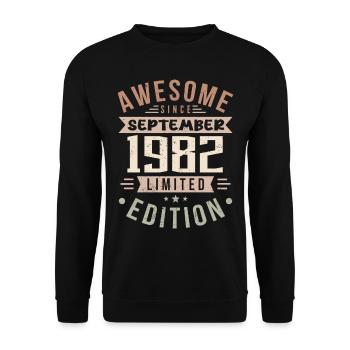 1982 September Birthday Born September 1982 - Unisex Sweatshirt - black - Front - Alina (178cm) & Michal (187cm)