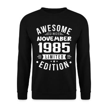 November 1985 Geschenkidee Legende November 1985 - Unisex Pullover - Schwarz - Vorne - Alina (178cm) & Michal (187cm)