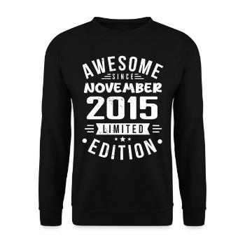 November 2015 Geschenkidee Legende November 2015 - Unisex Pullover - Schwarz - Vorne - Alina (178cm) & Michal (187cm)