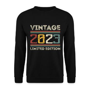Jahrgang 2023 Vintage Retro Geburtstag Geschenk - Unisex Pullover - Schwarz - Vorne - Alina (178cm) & Michal (187cm)