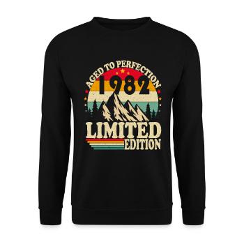 Vintage 1982 Vintage Birthday Retro Gift - Unisex Sweatshirt - black - Front - Alina (178cm) & Michal (187cm)