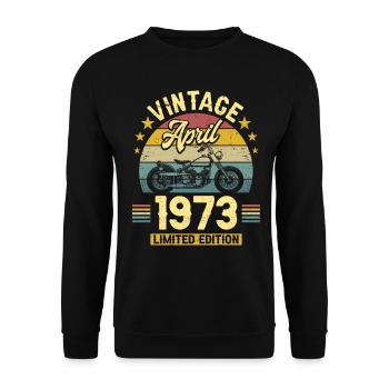 Oldtimer-Biker geboren April 1973 50-jähriges Jubiläum - Unisex Pullover - Schwarz - Vorne - Alina (178cm) & Michal (187cm)