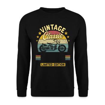 Motorrad Biker Geburtstag Jahr Anpassbar - Unisex Pullover - Schwarz - Vorne - Alina (178cm) & Michal (187cm)