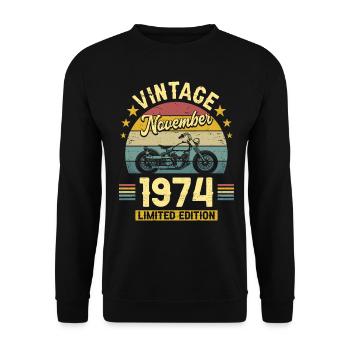 Motard 50 Ans 1974 Novembre Anniversaire - Sweat-shirt Unisexe - noir - Devant - Alina (178cm) & Michal (187cm)