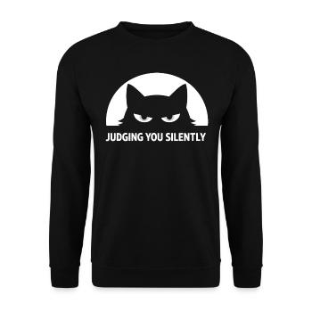 Lustige Schwarze Katze: Ich beurteile dich schweigend - Unisex Pullover - Schwarz - Vorne - Alina (178cm) & Michal (187cm)
