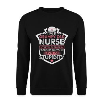 Grumpy Old Nurse - Unisex Pullover - Schwarz - Vorne - Alina (178cm) & Michal (187cm)