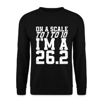26. 2 Marathonläufer Lustiger Marathon Zitat - Unisex Pullover - Schwarz - Vorne - Alina (178cm) & Michal (187cm)