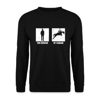 Votre mari mon mari - Courses de chevaux - Sweat-shirt Unisexe - noir - Devant - Alina (178cm) & Michal (187cm)