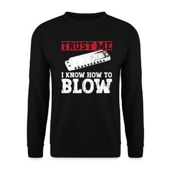 Trust Me I Know How To Blow - Mundharmonikaspieler - Unisex Pullover - Schwarz - Vorne - Alina (178cm) & Michal (187cm)