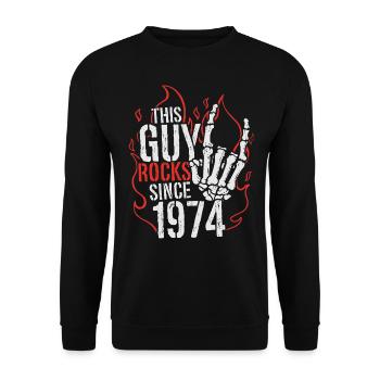 Dieser Kerl rockt seit 1974 Jahrgang Geburtstag - Unisex Pullover - Schwarz - Vorne - Alina (178cm) & Michal (187cm)