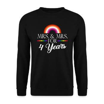 Mrs. & Mrs. Seit 4 Jahren Gay Pride Gay Marriag - Unisex Pullover - Schwarz - Vorne - Alina (178cm) & Michal (187cm)