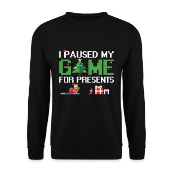 I paused my Game for Presents - Gamer Christmas - Unisex Sweatshirt - black - Front - Alina (178cm) & Michal (187cm)