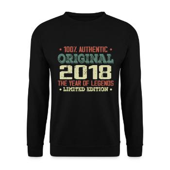 Legend since 2018 Born in 2018 - 6th Birthday - Unisex Sweatshirt - black - Front - Alina (178cm) & Michal (187cm)
