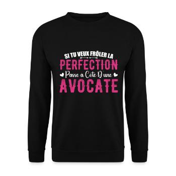 La Perfection C'est à Côté D'une Avocate - Sweat-shirt Unisexe - noir - Devant - Alina (178cm) & Michal (187cm)