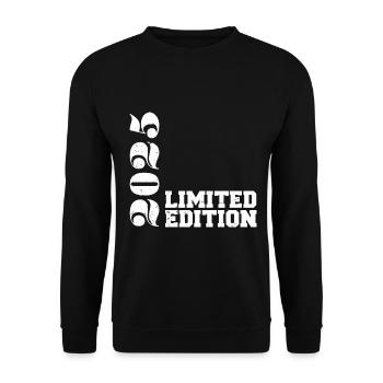 Limitierte Edition 2025, Geburtstagsgeschenk 2025 - Unisex Pullover - Schwarz - Vorne - Alina (178cm) & Michal (187cm)