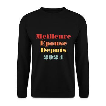 Meilleure Épouse Depuis 2024 - Anniversaire de mar - Sweat-shirt Unisexe - noir - Devant - Alina (178cm) & Michal (187cm)