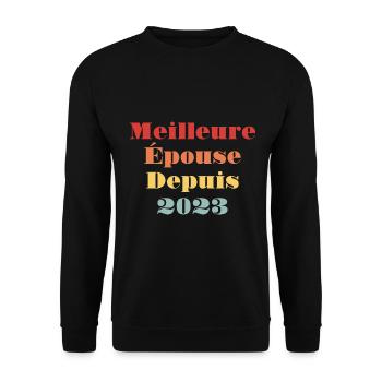 Meilleure Épouse Depuis 2023 - Anniversaire de mar - Sweat-shirt Unisexe - noir - Devant - Alina (178cm) & Michal (187cm)
