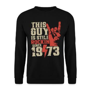 Dieser Kerl rockt seit 1973 Jahrgang Geburtstag - Unisex Pullover - Schwarz - Vorne - Alina (178cm) & Michal (187cm)