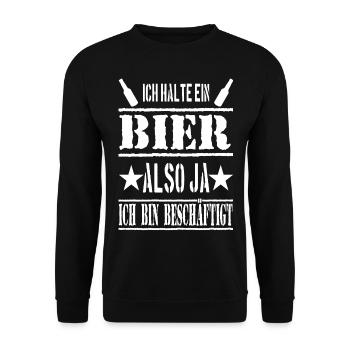 ICH HALTE EIN BIER ALSO JA ICH BIN BESCHÄFTIGT - Unisex Pullover - Schwarz - Vorne - Alina (178cm) & Michal (187cm)