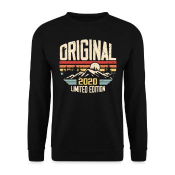 Nostalgisches Geburtstagsgeschenk 2020 2020 - Unisex Pullover - Schwarz - Vorne - Alina (178cm) & Michal (187cm)