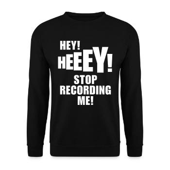 Hey, hör auf, mich zu filmen! Lustiges TikTok-Meme-T-Shirt - Unisex Pullover - Schwarz - Vorne - Alina (178cm) & Michal (187cm)