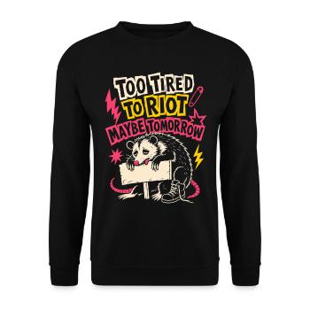 Too Tired to Riot – Müder Punk-Ratten-Spruch - Unisex Pullover - Schwarz - Vorne - Alina (178cm) & Michal (187cm)