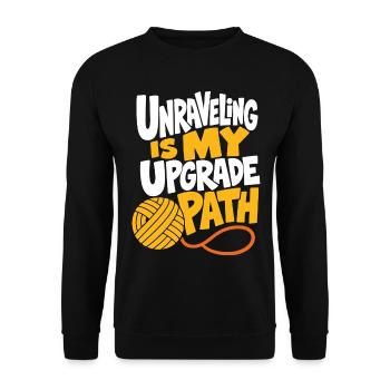 Strickhumor – Unraveling Is My Upgrade Path - Unisex Pullover - Schwarz - Vorne - Alina (178cm) & Michal (187cm)