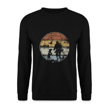 Jäger mit Jagdhund - Unisex Pullover - Schwarz - Vorne - Alina (178cm) & Michal (187cm)
