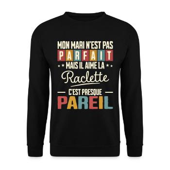 Humour Mari Pas Parfait Femme Mari Aime Raclette - Sweat-shirt Unisexe - noir - Devant - Alina (178cm) & Michal (187cm)