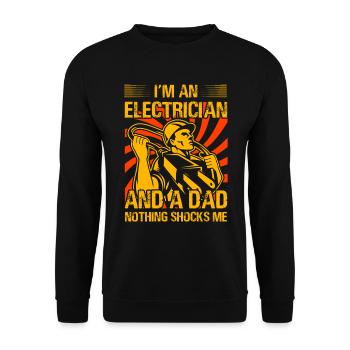 Ich bin Elektriker und Vater, nichts schockiert mich - Unisex Pullover - Schwarz - Vorne - Alina (178cm) & Michal (187cm)