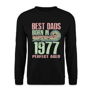 Les meilleurs pères sont nés en 1977, à l’âge de 46 ans, - Sweat-shirt Unisexe - noir - Devant - Alina (178cm) & Michal (187cm)